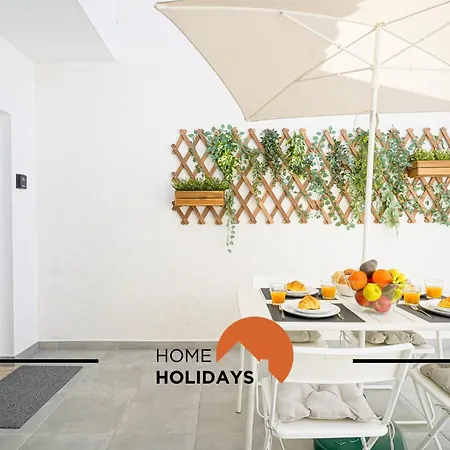#171 Pateo 2 Flat By Holidays